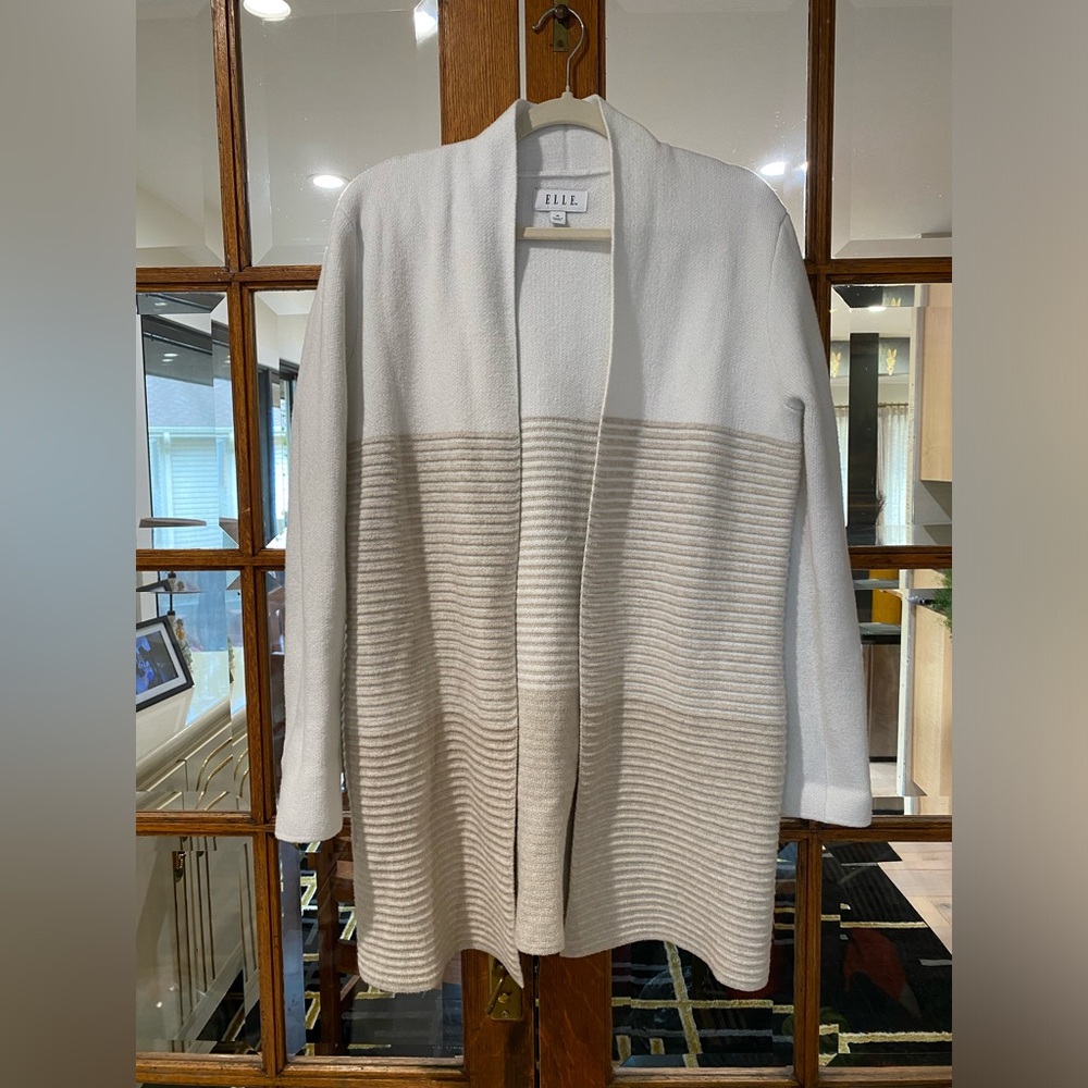 Elle neutral color block-sweater cardigan. Stretchy and comfortable. Size M.